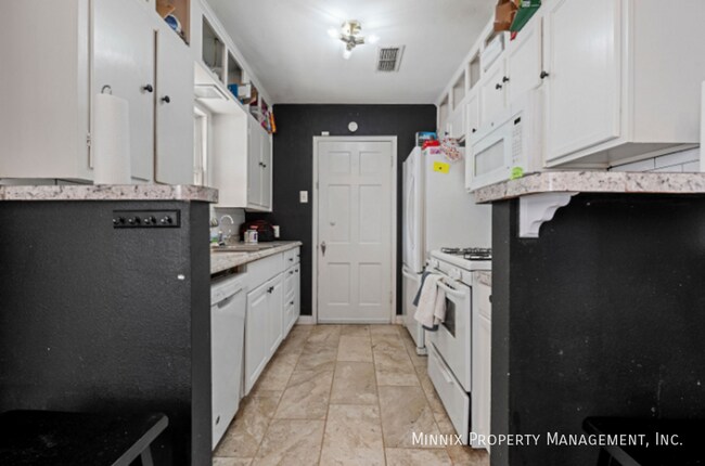 Building Photo - 2511 28th. St. (LO)-
