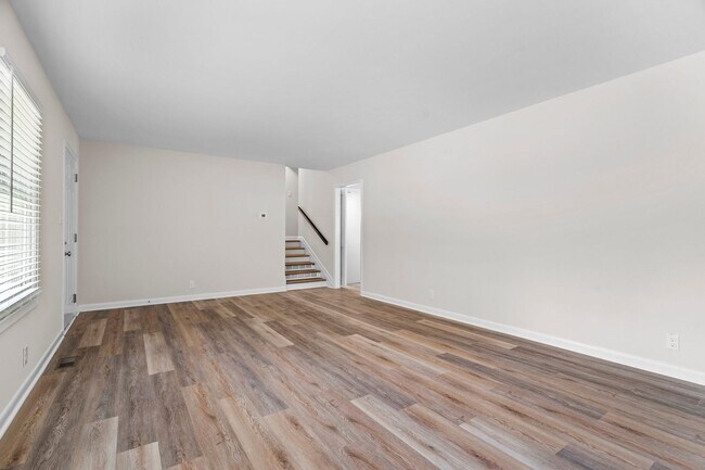 Foto del edificio - Gorgeous 3 Bedroom, 2 Bath Split-level home in Brentwood - High-end Renovation, Pet Friendly!
