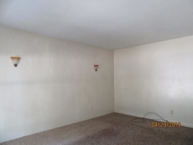 Building Photo - 4936 Springhill Dr