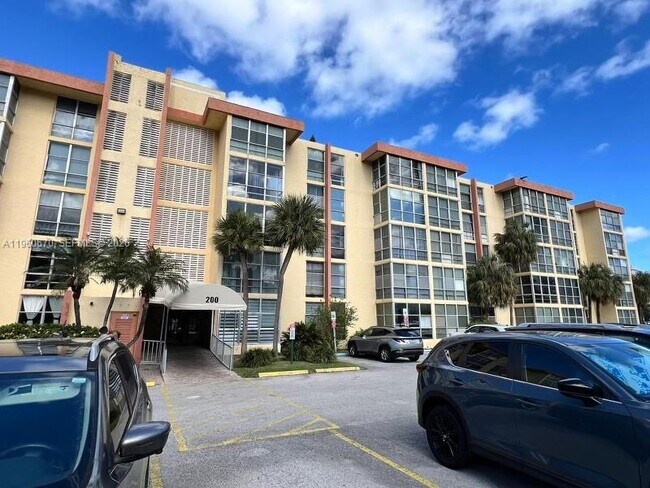 Foto del edificio - 200 172nd St