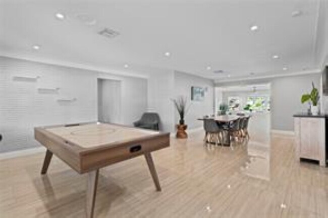 Foto del edificio - 817 NW 30th St