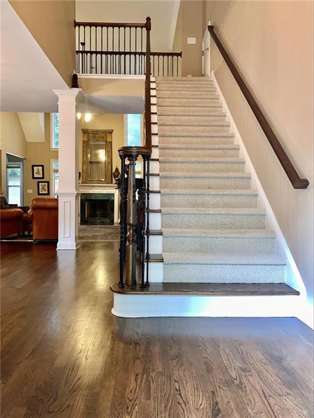 Building Photo - 5553 Ridgemoor Dr