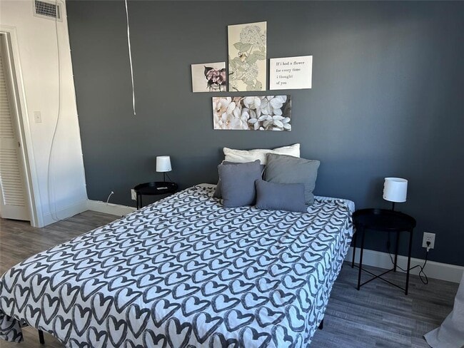 Foto del edificio - 1821 NE 62nd St