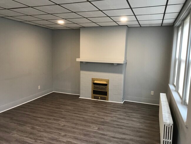 living room - 1258 Illinois Ave