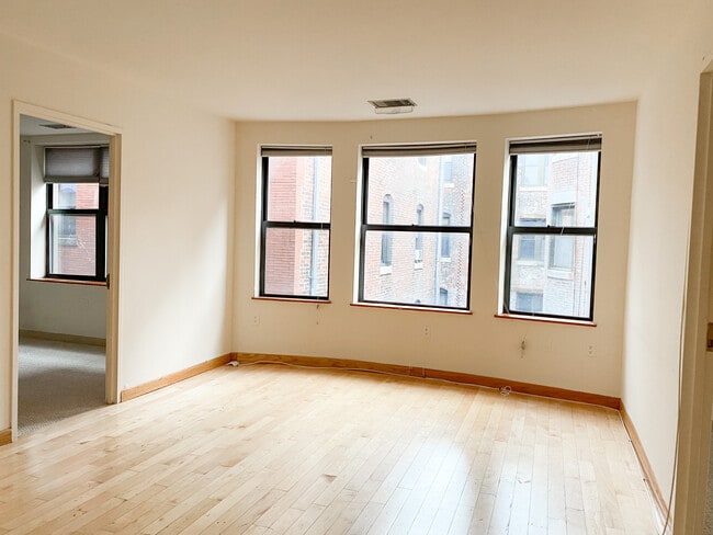 Building Photo - 111 Gainsborough St