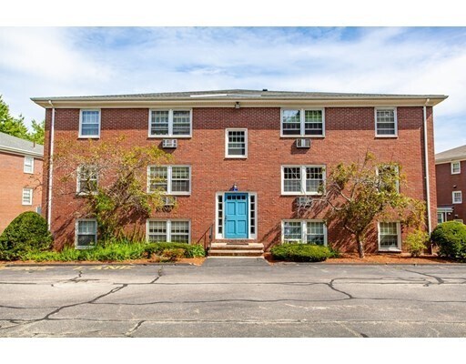 Building Photo - 10 Sinai Cir