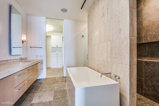 Foto del edificio - 1 br, 2 bath  - 1717 Arts Plz
