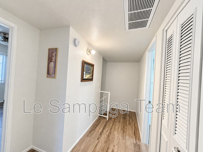 Building Photo - 5934 N 48th Ln