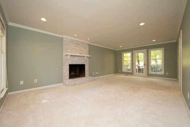 Foto del edificio - Beautiful 3 Bedroom in American Village! M...