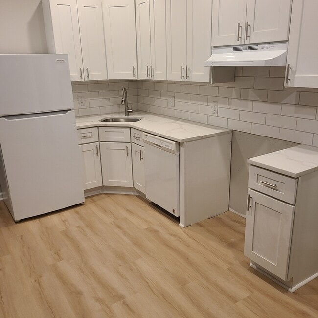 Building Photo - 1331 Narragansett St