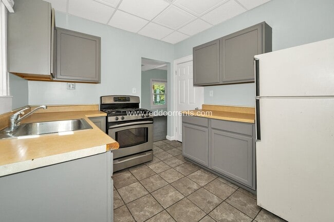 Building Photo - A Must-See Duplex!