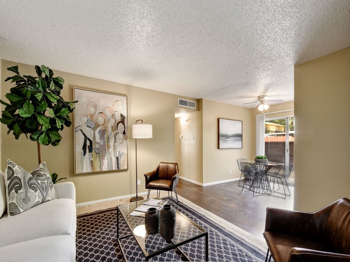 Primary Photo - Hunter's Glen Apartments