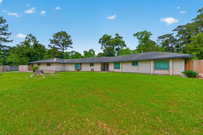 Foto del edificio - 1701 Mistletoe Ln