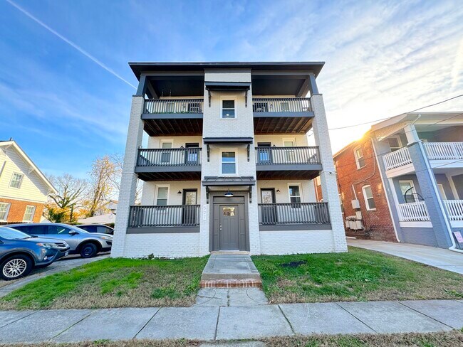Building Photo - 527 W 37th St