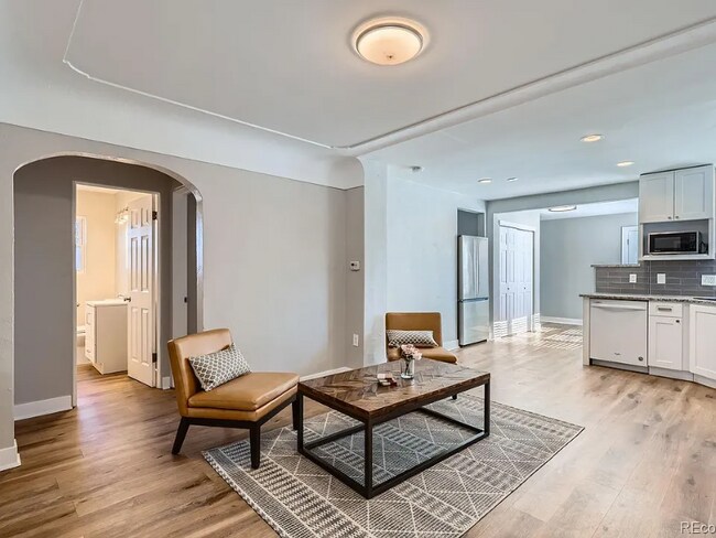 Foto del edificio - 5475 Primrose Ln
