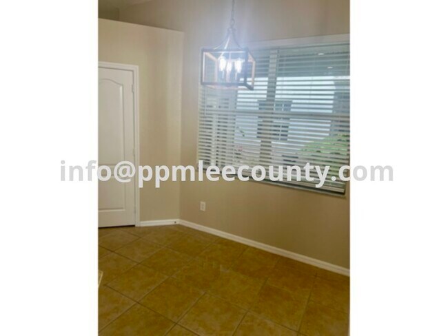 Building Photo - PRICE REDUCED!!  4 bedroom / 3.5 bathroom ...