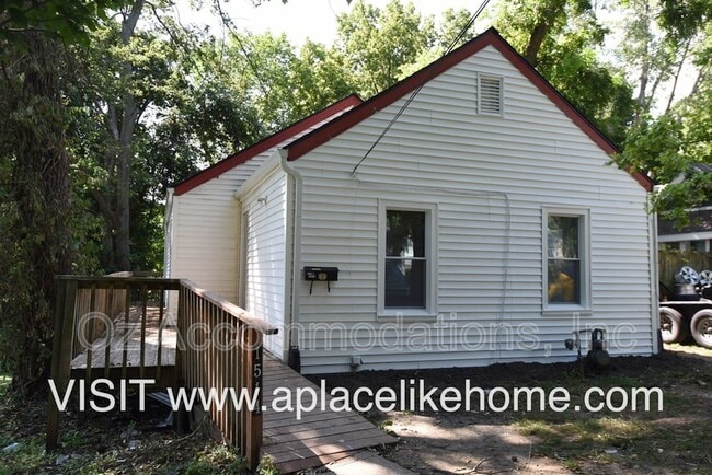 Building Photo - 1514 N Spring St