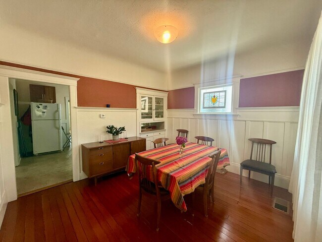 Foto del edificio - Spacious 2 Bedroom/2 Bath Fully Furnished ...