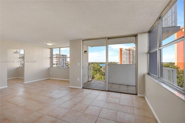 Foto del edificio - 1300 NE Miami Gardens Dr