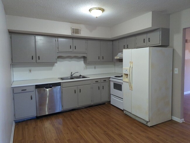 Building Photo - 5108 Old Trail