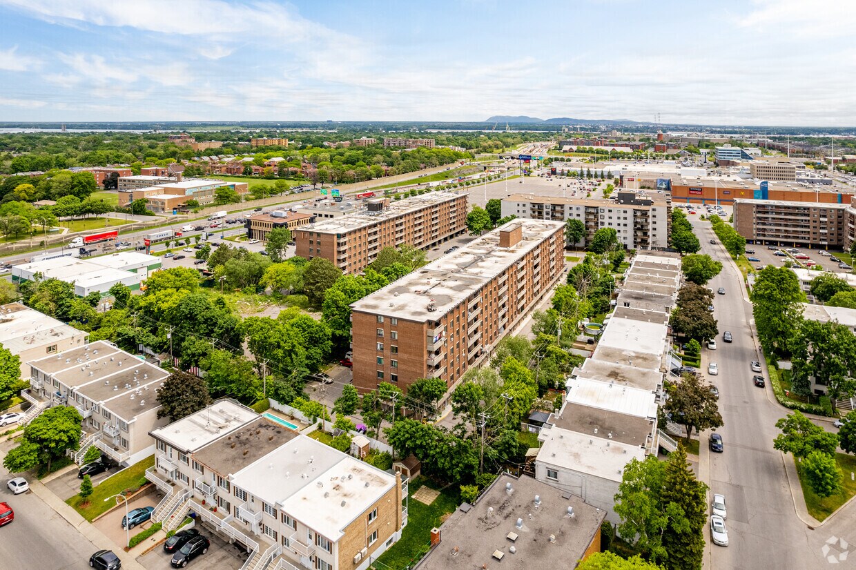Aerial Photo - 5975-5995 Av de l'Authion