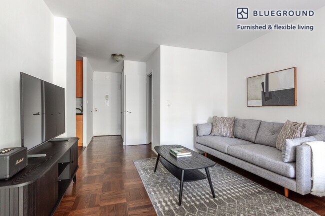 Foto del edificio - 330 E 46th St