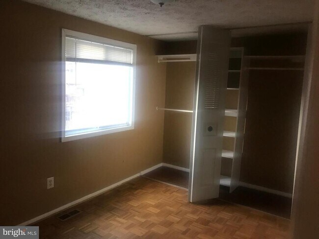 Foto del edificio - 8424 Lazy Creek Ct