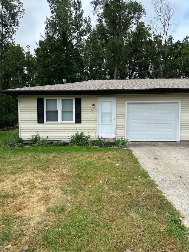 401 E. Palm Drive Apartment for Rent in Syracuse, IN