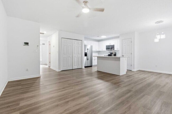 Building Photo - 420 Thistle Cove