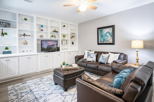 Family Room - 4215 Arbor Creek Dr