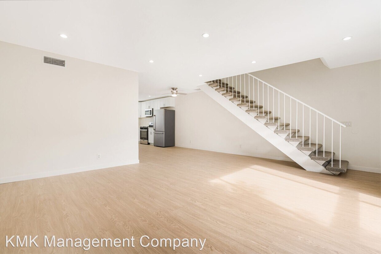 Primary Photo - 3 br, 2 bath Apartment - 1558-76 1/2 S. Bu...