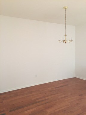 Building Photo - 210 Alder Ct