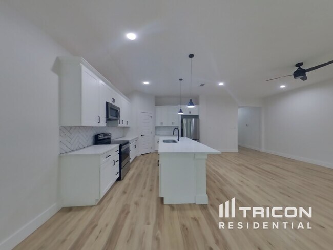 Foto del edificio - 328 Lakey Rd