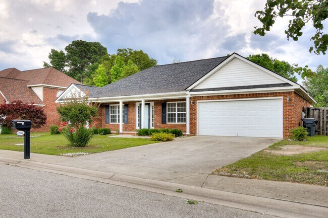 Building Photo - Updated Brick Ranch!