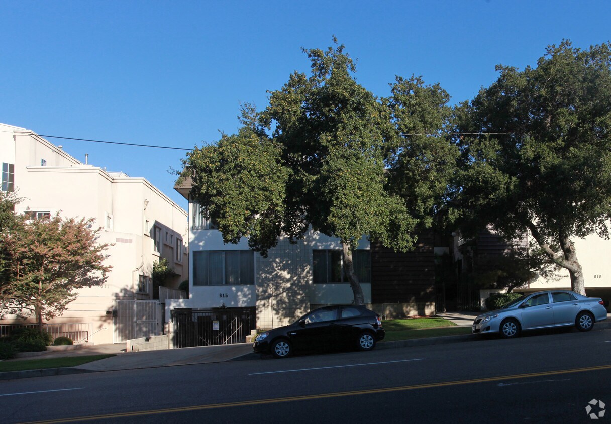 Building Photo - 615 E Olive Ave
