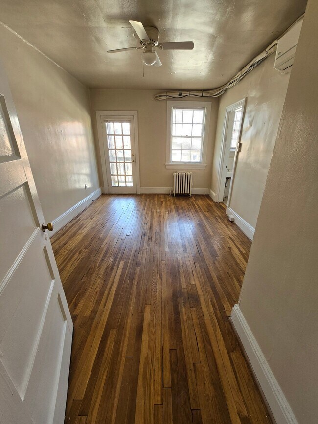 Foto del edificio - 608 N Arthur Ashe Blvd