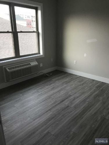 Foto del edificio - 6115-6119 Broadway