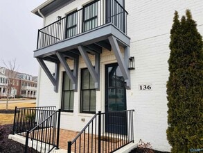 Building Photo - 136 Iberville St