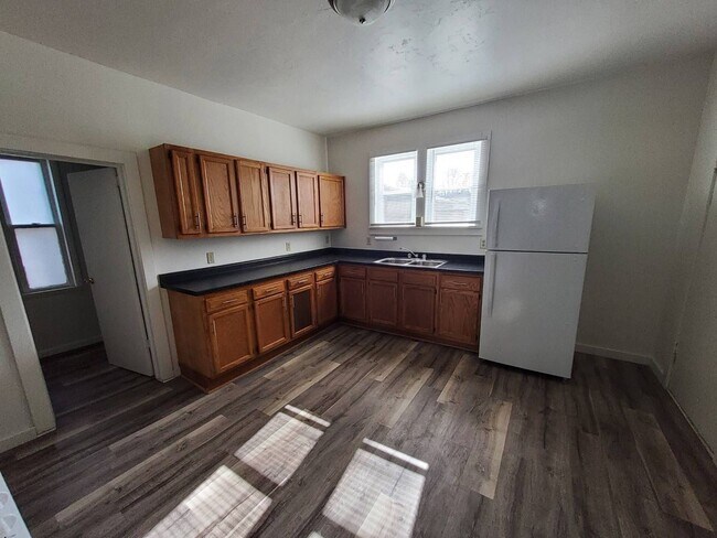 Foto del edificio - 707 E 9th St
