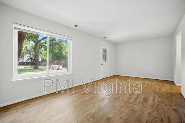 Foto del edificio - 5616 Darby Close