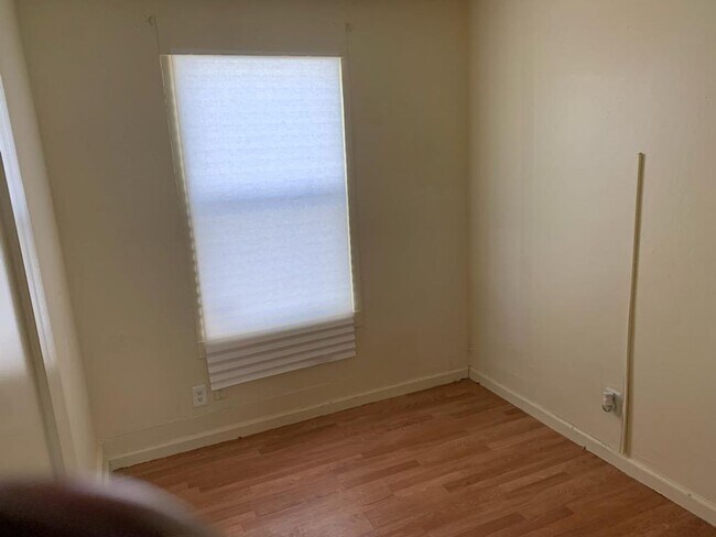 Building Photo - Cozy 3 Bedroom Home with Spacious Yard in ...