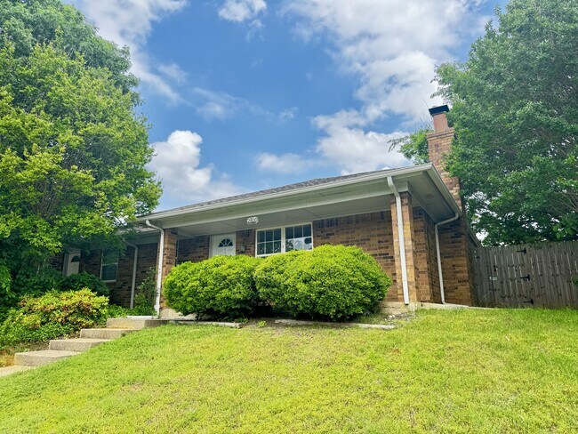 Foto del edificio - 2800 Shady Grove Dr
