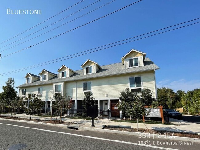 Building Photo - Newer 3br/2.5ba Townhome