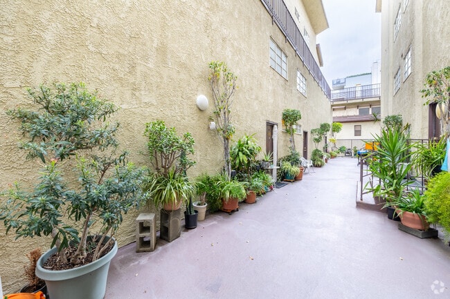 Building Photo - Las Casitas Apartments
