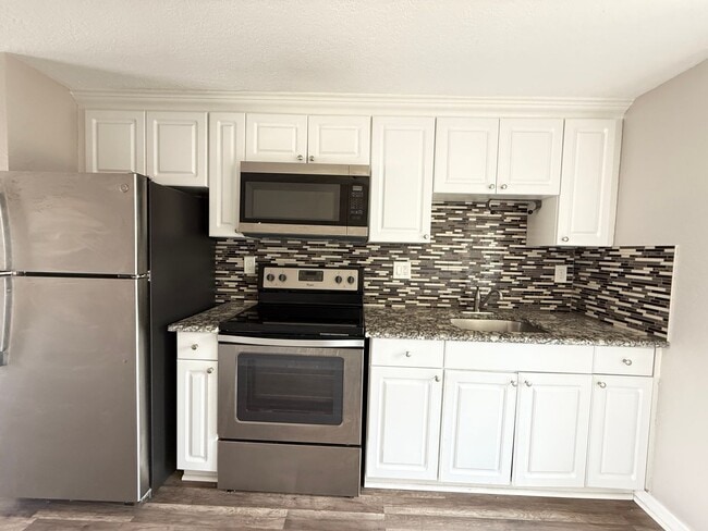 Foto del edificio - 2 Bedroom 1 Bath Duplex with Washer/Dryer!...