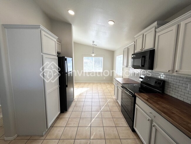 Building Photo - 11574 W Fooks Dr