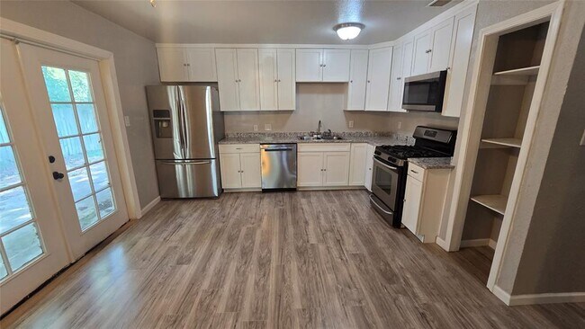 Building Photo - 5610 Tallow Tree Dr