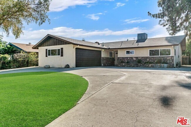 Building Photo - 4109 Skye Dr