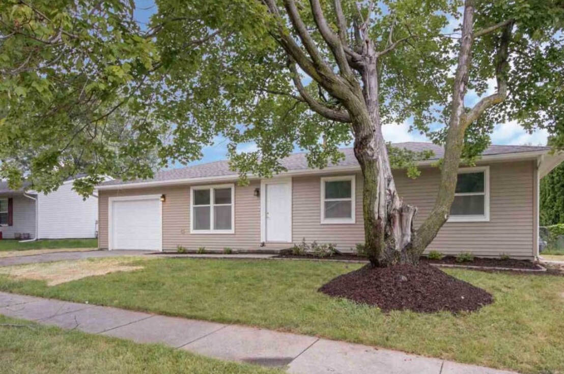 Primary Photo - 245 Heritage Dr