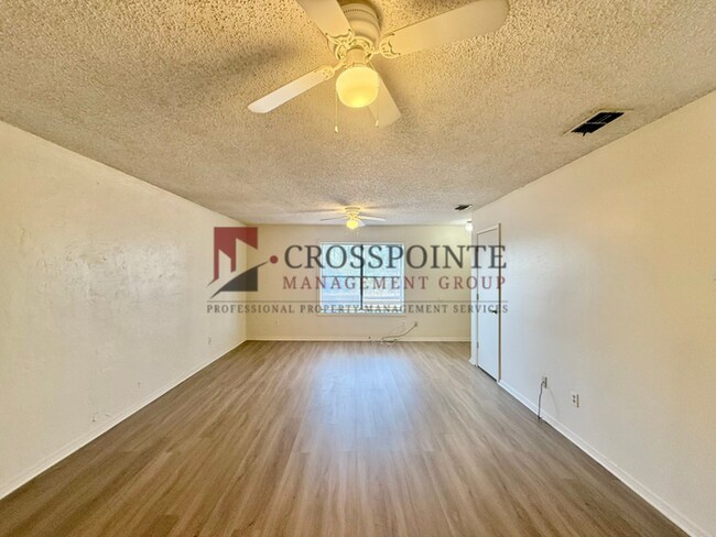 Foto del edificio - Two Bedroom, 1 Bathroom Duplex!